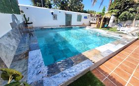 GATU Villa LURBERRI piscina privada, 4 dormitorios, 2 baños, parking , jardín y barbacoa